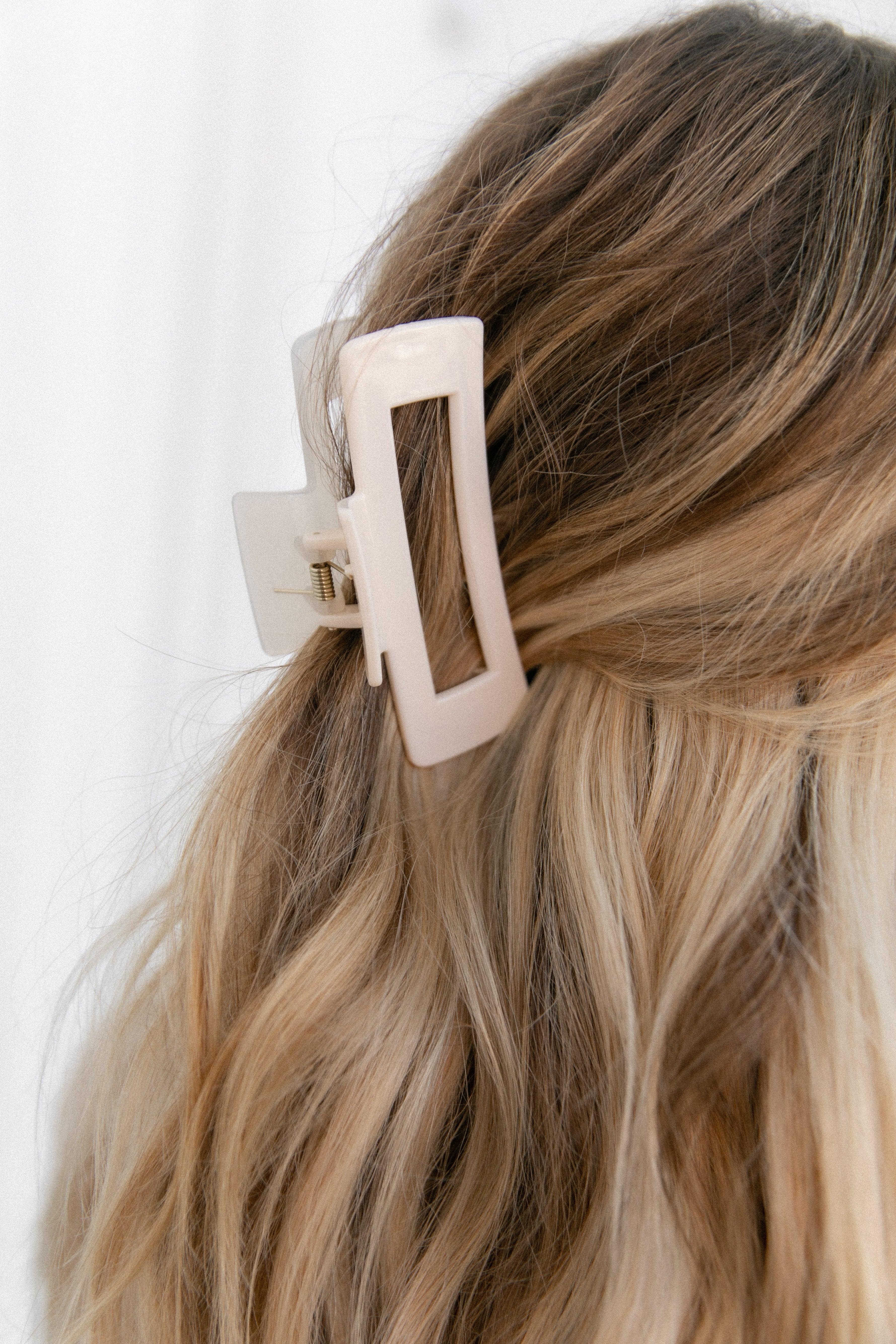 Nicole Hairclip - White