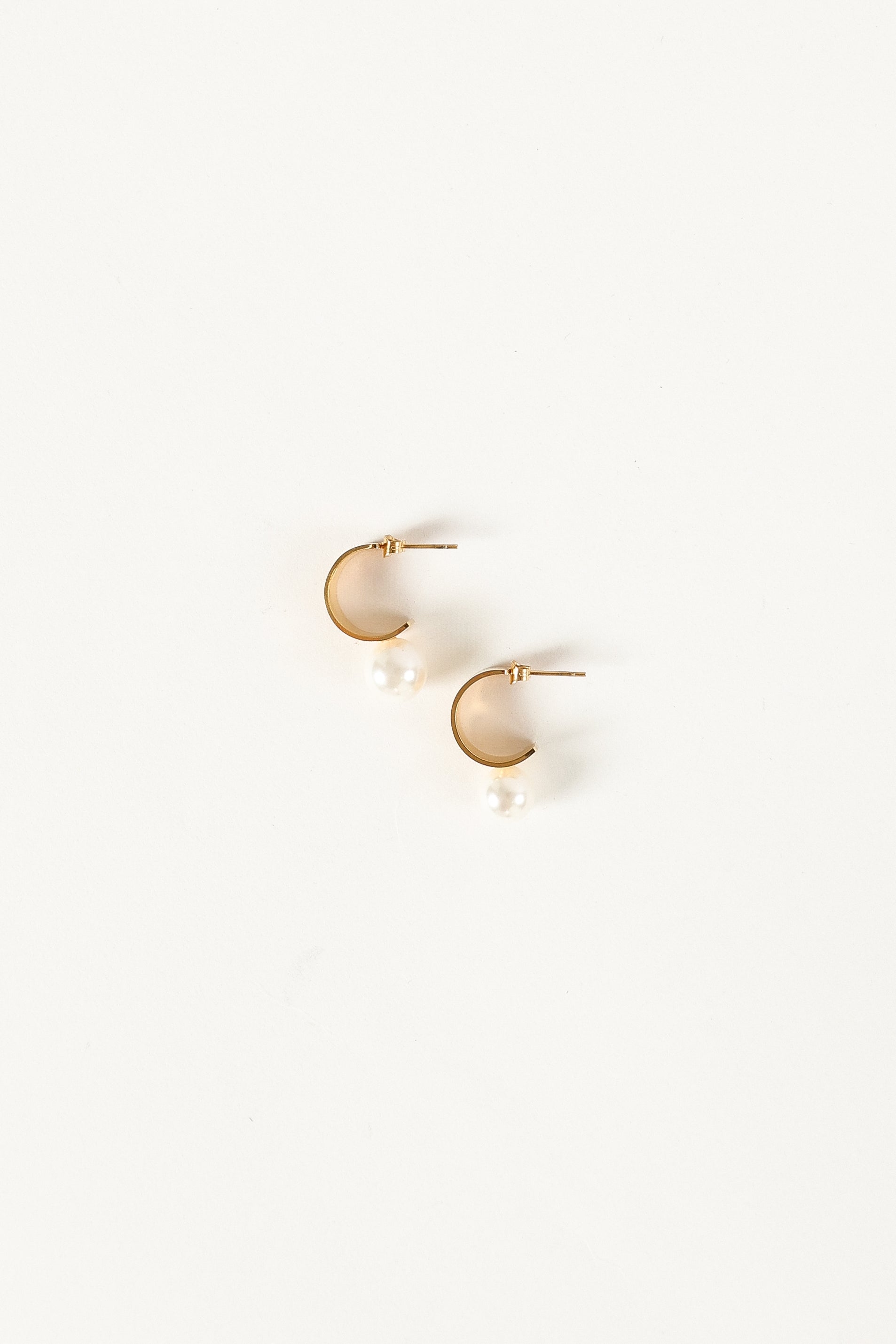 Callie Pearl Hoop Earrings - Gold