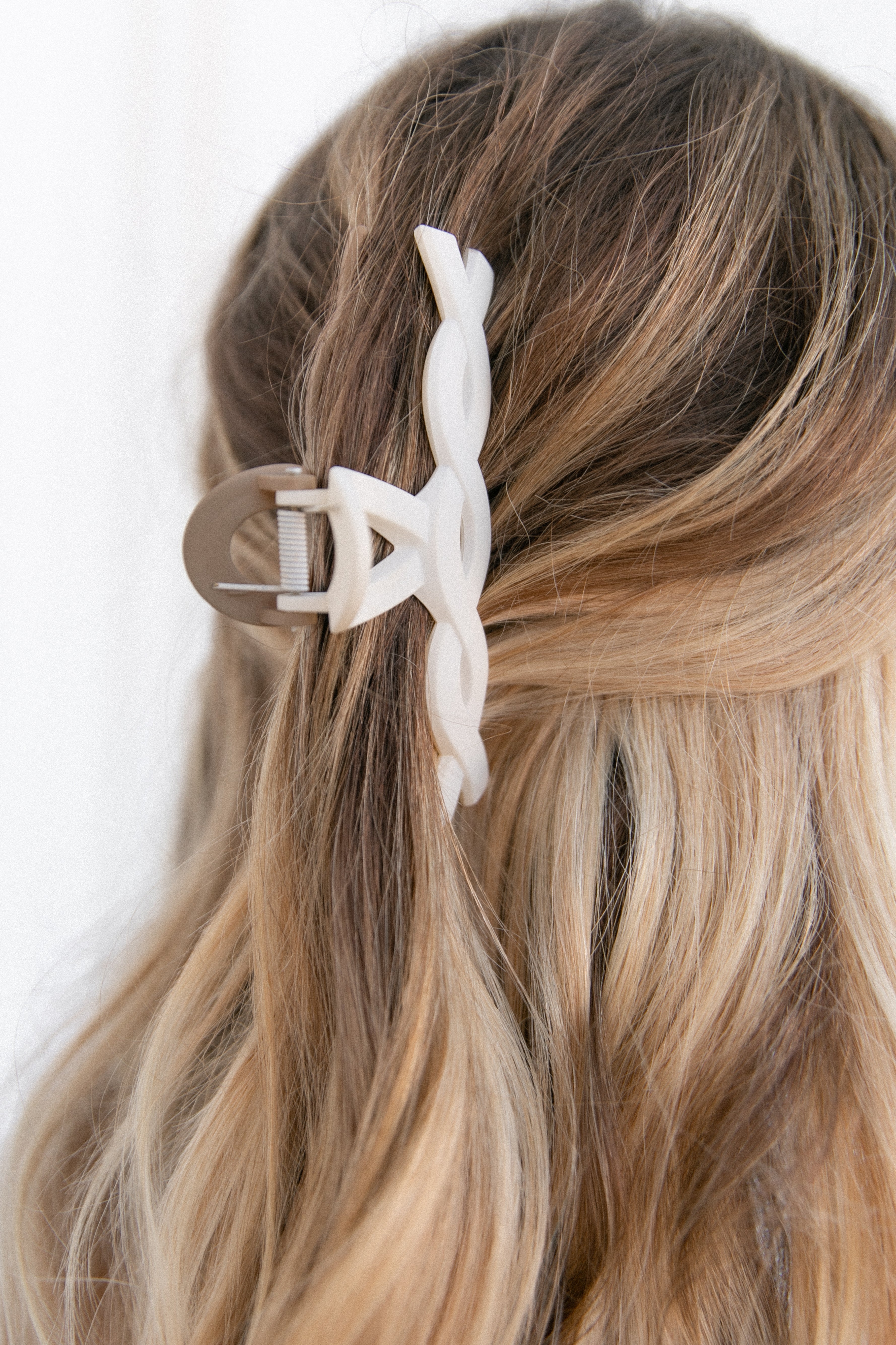 Connie Two Tone Hairclip - White/Tan