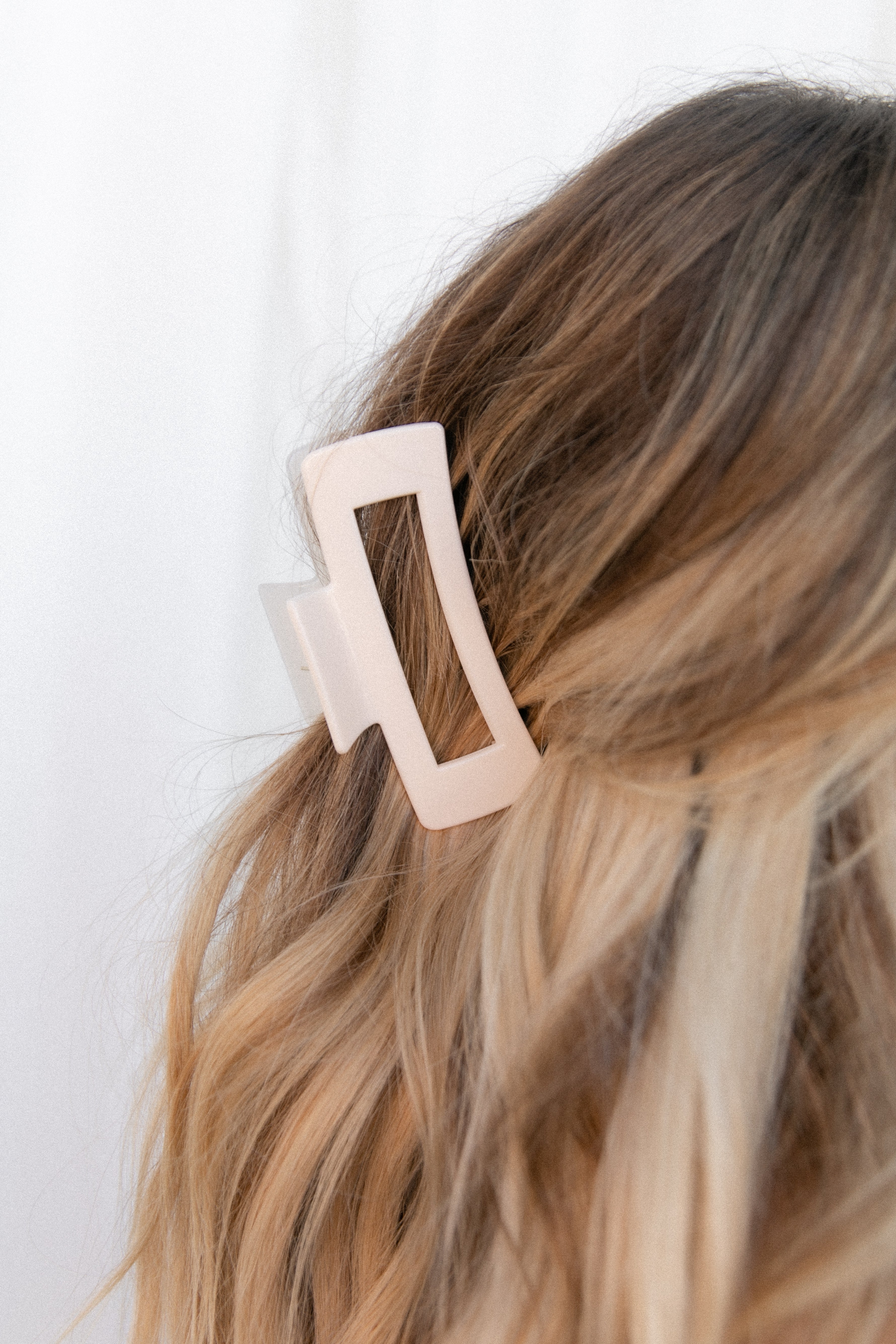 Nicole Hairclip - White