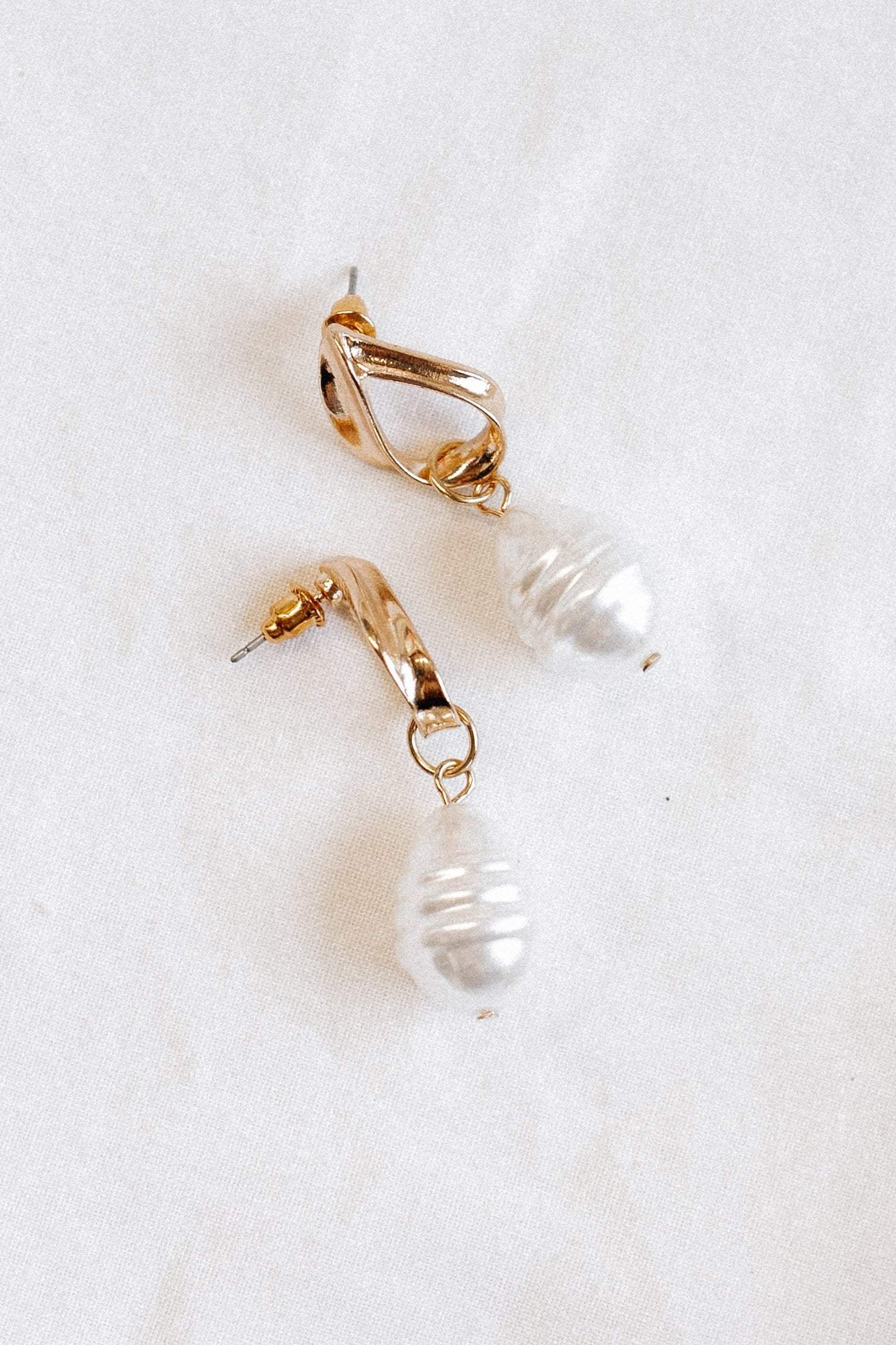 Medella Earrings - Pearl