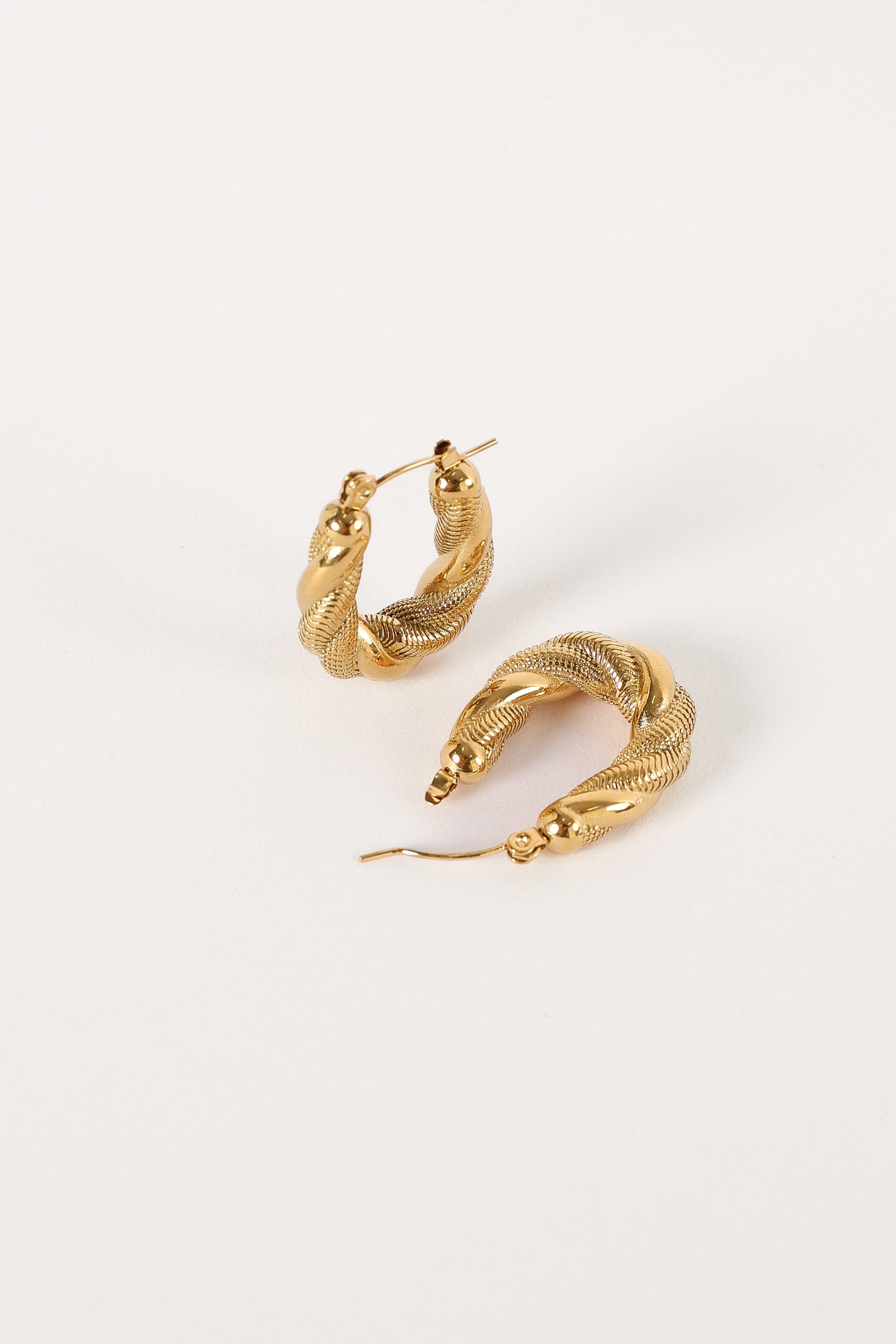 Beth Twist Hoop Earrings - Gold