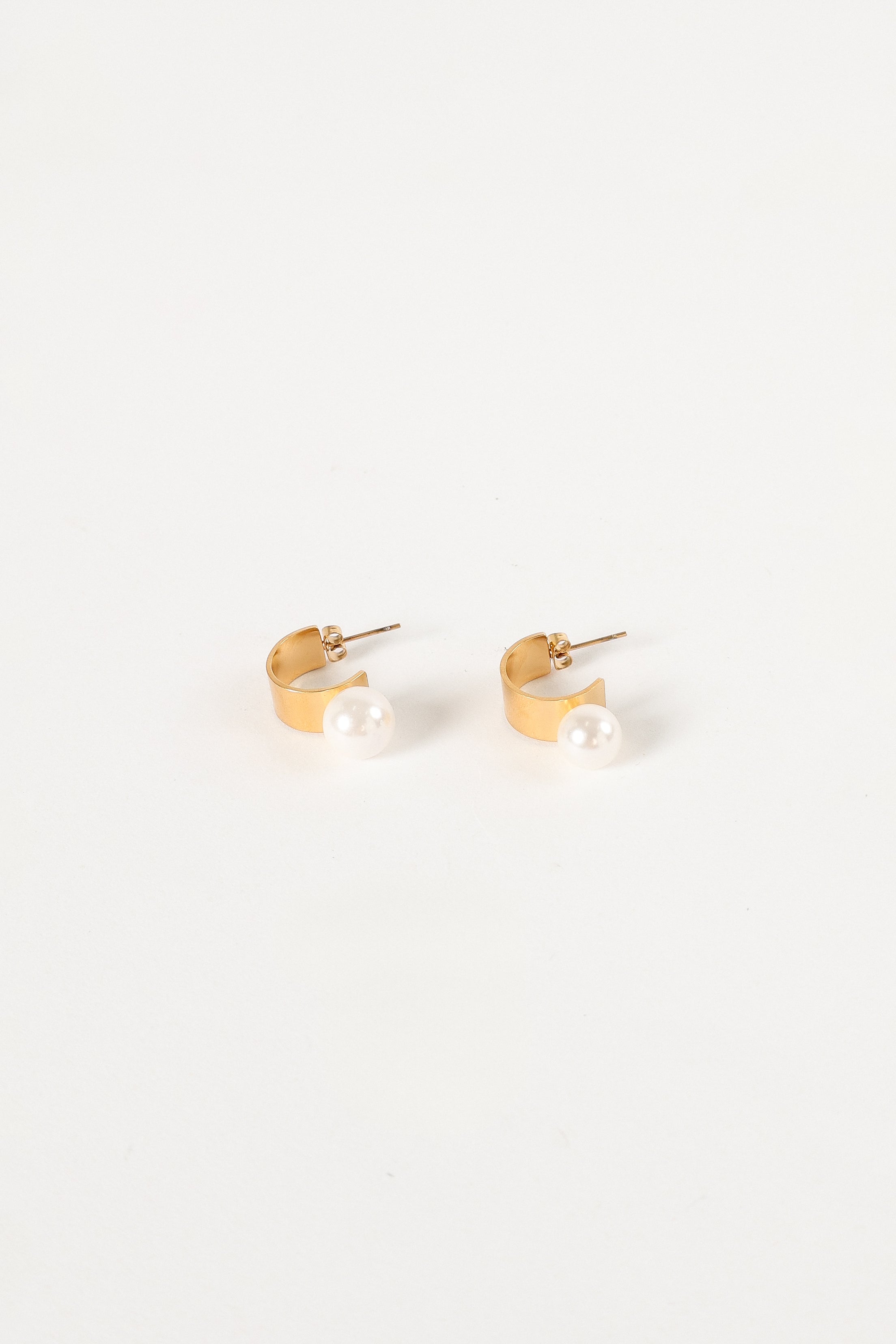 Callie Pearl Hoop Earrings - Gold